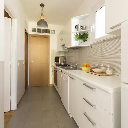 Romac Condotti With 3 Bedrooms Near The Spanish Steps *