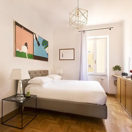 Romac Condotti With 3 Bedrooms Near The Spanish Steps *