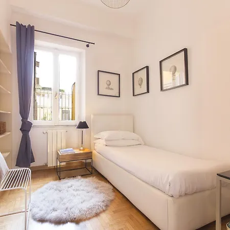Romac Condotti With 3 Bedrooms Near The Spanish Steps Lägenhet